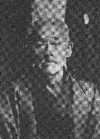 Dobová fotografia majstra Kanryo Higaonnu.